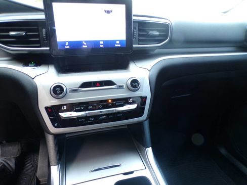 Used 2021 Ford Explorer XLT w/ Equipment Group 202A image 11