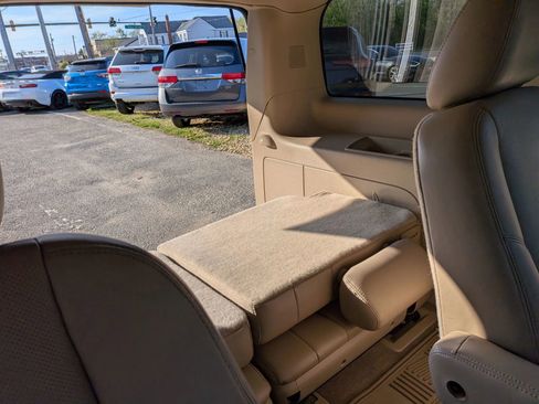 Used 2011 Cadillac Escalade Premium AWD/4WD image 37