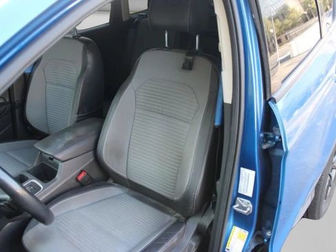 Used 2017 Ford Escape SE w/ Equipment Group 201A FWD image 8