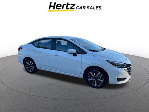 Used 2025 Nissan Versa SV image 1