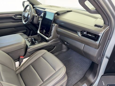 Used 2025 GMC Yukon Elevation w/ LPO, Floor Liner Package RWD image 30