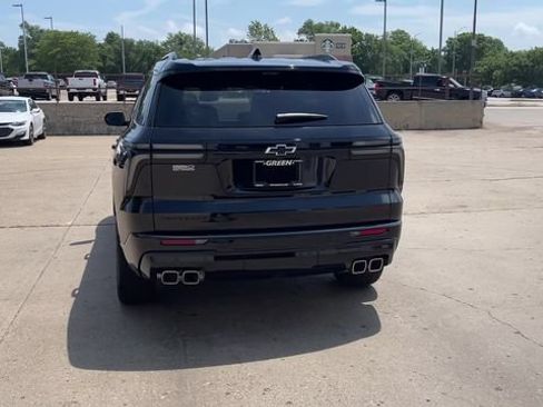 Used 2024 Chevrolet Traverse RS AWD/4WD image 7