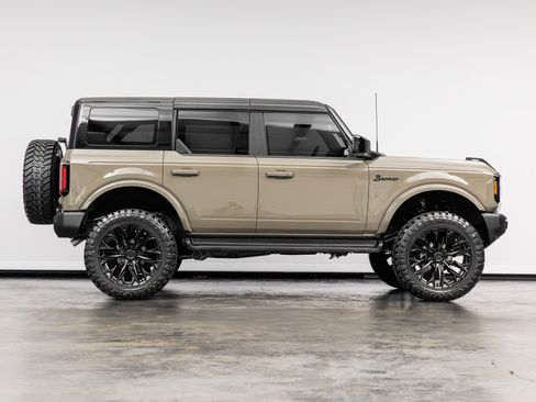 Used 2025 Ford Bronco Outer Banks AWD/4WD image 21