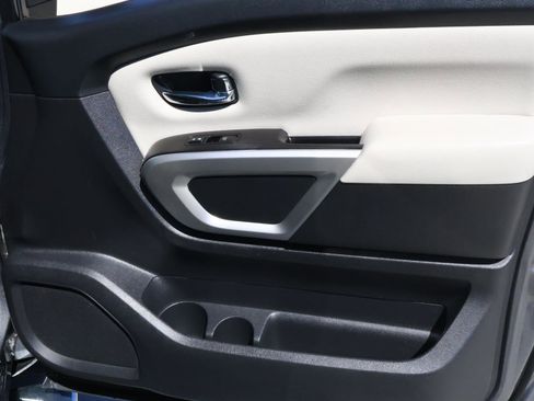 Used 2020 Nissan Titan SV w/ SV Convenience Package image 15