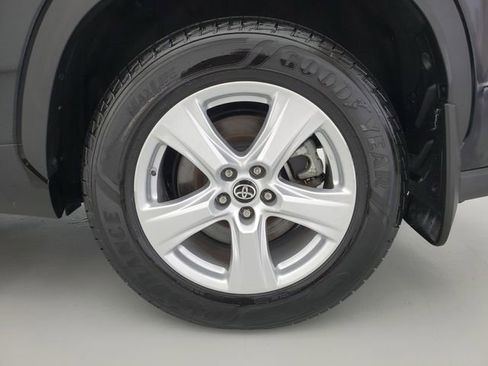 Used 2024 Toyota Highlander LE AWD/4WD image 13