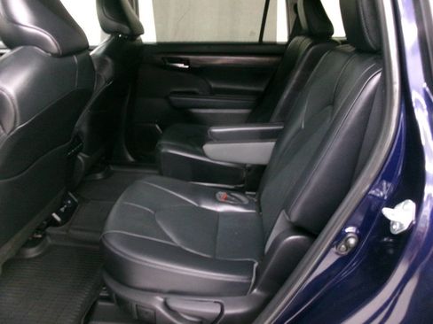 Used 2021 Toyota Highlander Limited AWD/4WD image 16