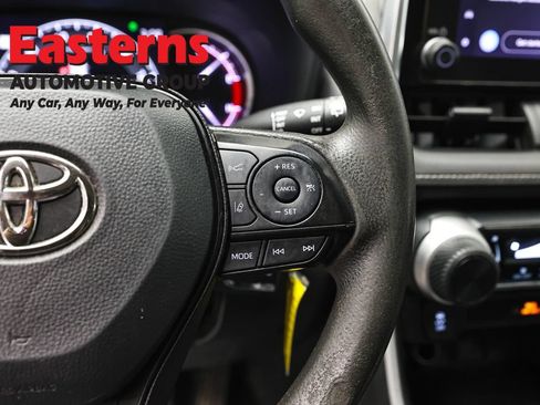 Used 2023 Toyota RAV4 LE AWD/4WD image 15