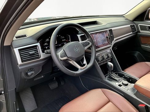 Used 2022 Volkswagen Atlas SE w/ Panoramic Sunroof Package image 12