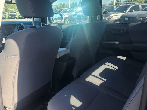 Used 2019 Toyota Tacoma SR5 AWD/4WD image 4