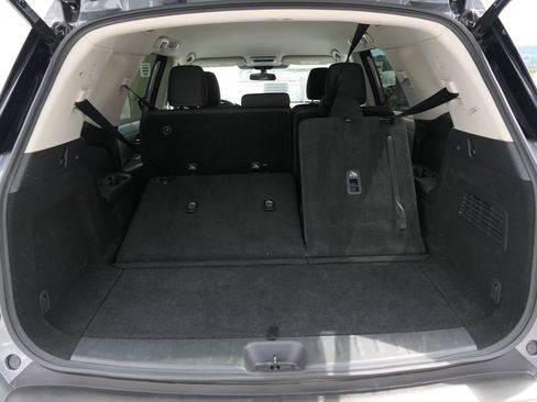 Used 2025 Nissan Pathfinder SV FWD image 22