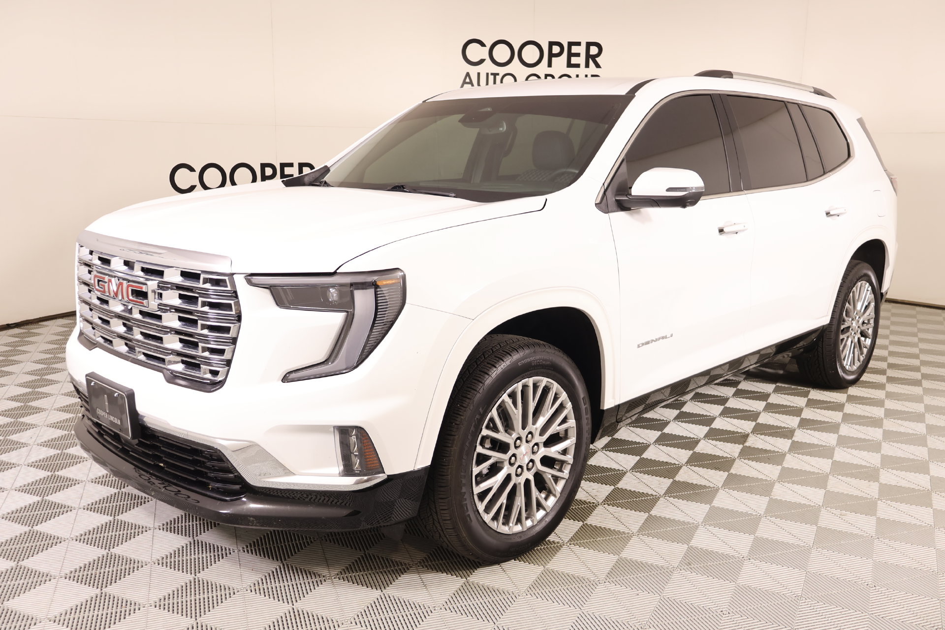 Used 2025 GMC Acadia Denali FWD image 10