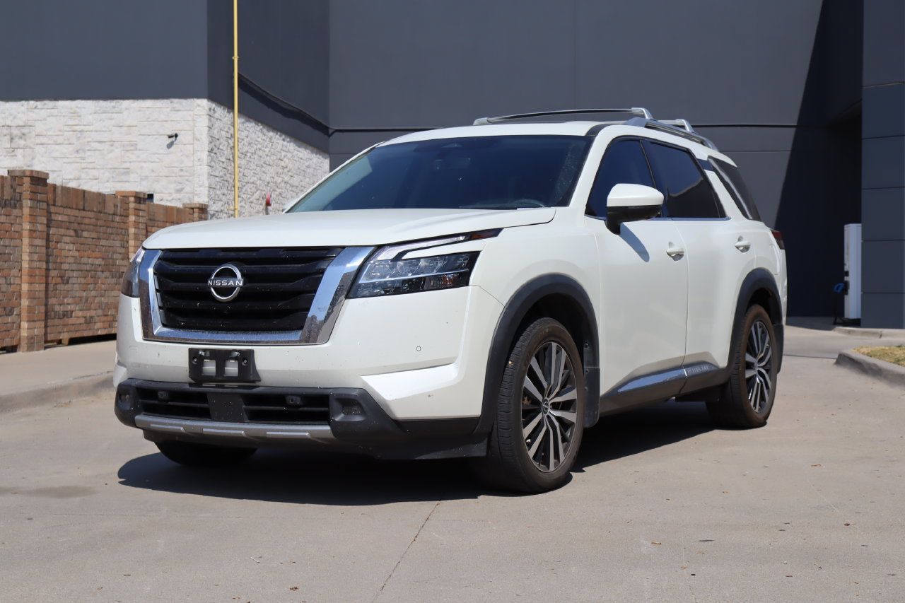 Used 2024 Nissan Pathfinder Platinum w/ Cargo Package FWD image 2