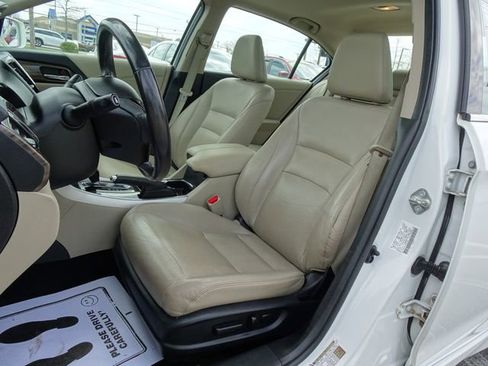 Used 2017 Honda Accord Touring image 11