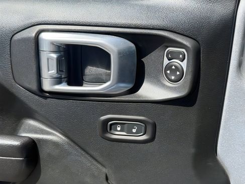 Used 2018 Jeep Wrangler Unlimited Sport S image 25