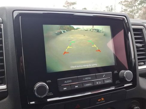 Used 2022 Nissan Frontier SV w/ Technology Package image 19