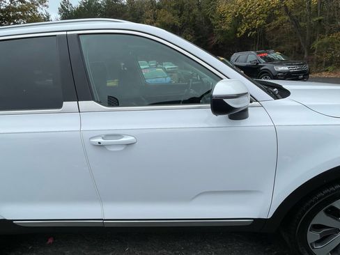 Used 2022 Kia Telluride S image 11