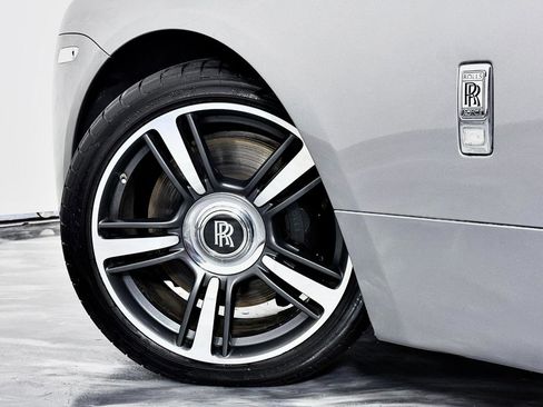Used 2015 Rolls-Royce Wraith image 12