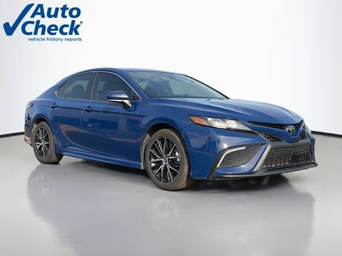Used 2024 Toyota Camry SE image 1