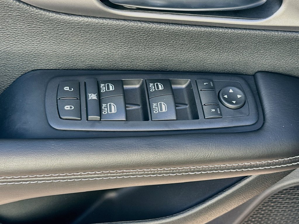 New 2027 Chrysler Pacifica Select FWD image 21