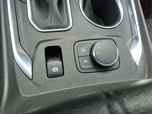 Certified 2023 Chevrolet Traverse LT FWD image 18