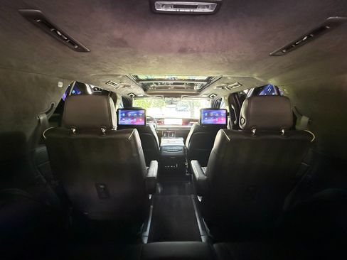 Used 2025 Cadillac Escalade V AWD/4WD image 28