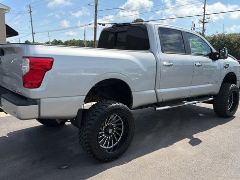 Used 2020 Nissan Titan SV w/ SV Convenience Package AWD/4WD image 5