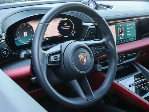 Certified 2025 Porsche Macan 4 Electric image 47