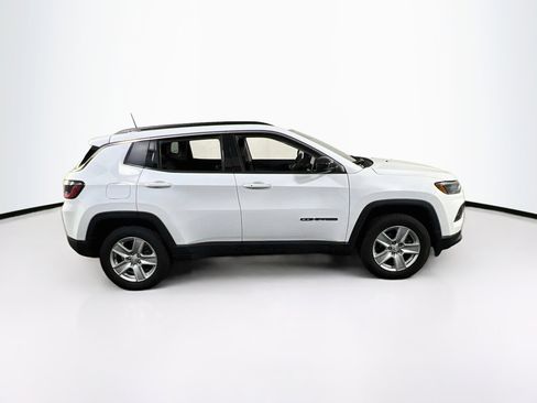 Used 2022 Jeep Compass Latitude w/ Convenience Group AWD/4WD image 4