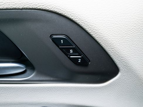 Used 2024 Chrysler Pacifica Touring-L image 14