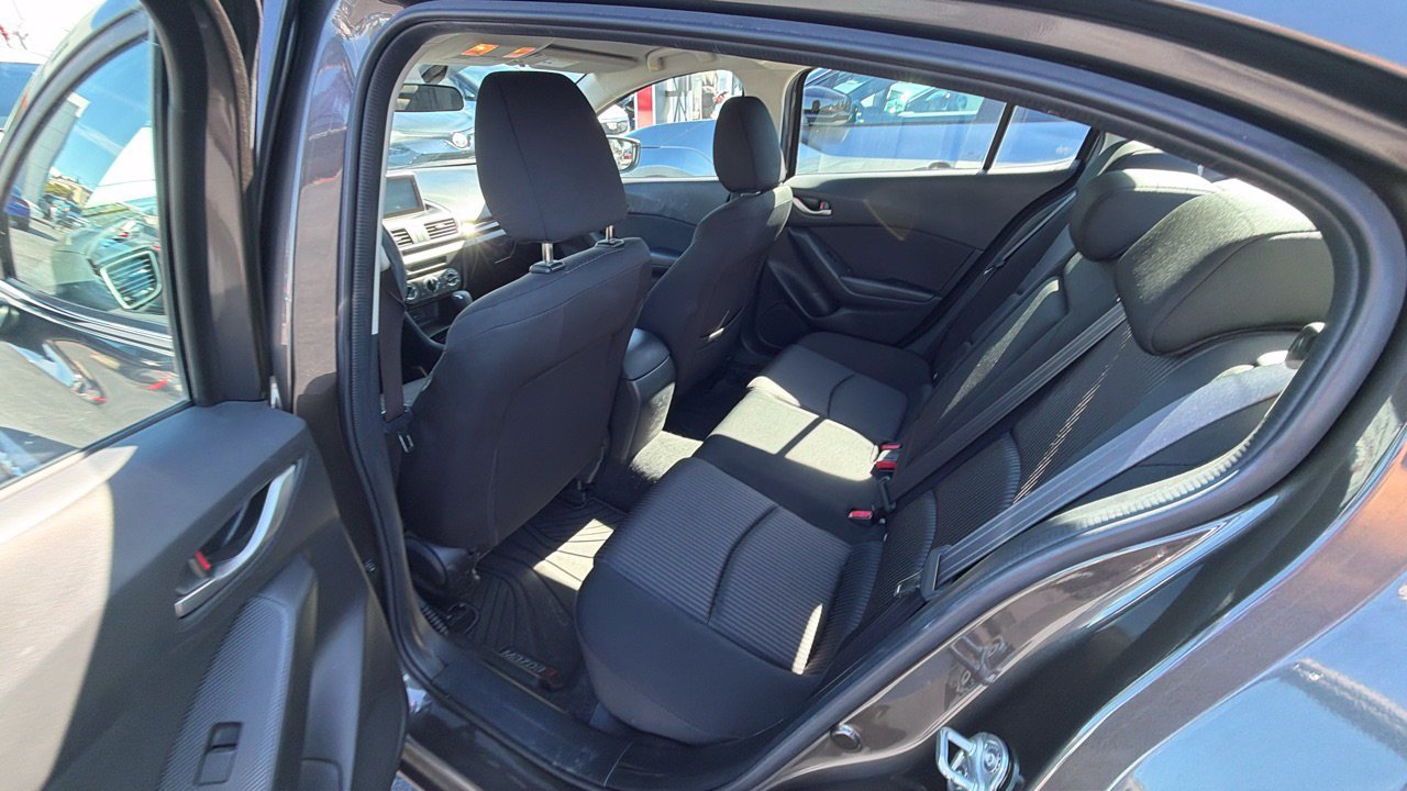Used 2016 MAZDA MAZDA3 i Sport w/ Preferred Equipment Package FWD image 4