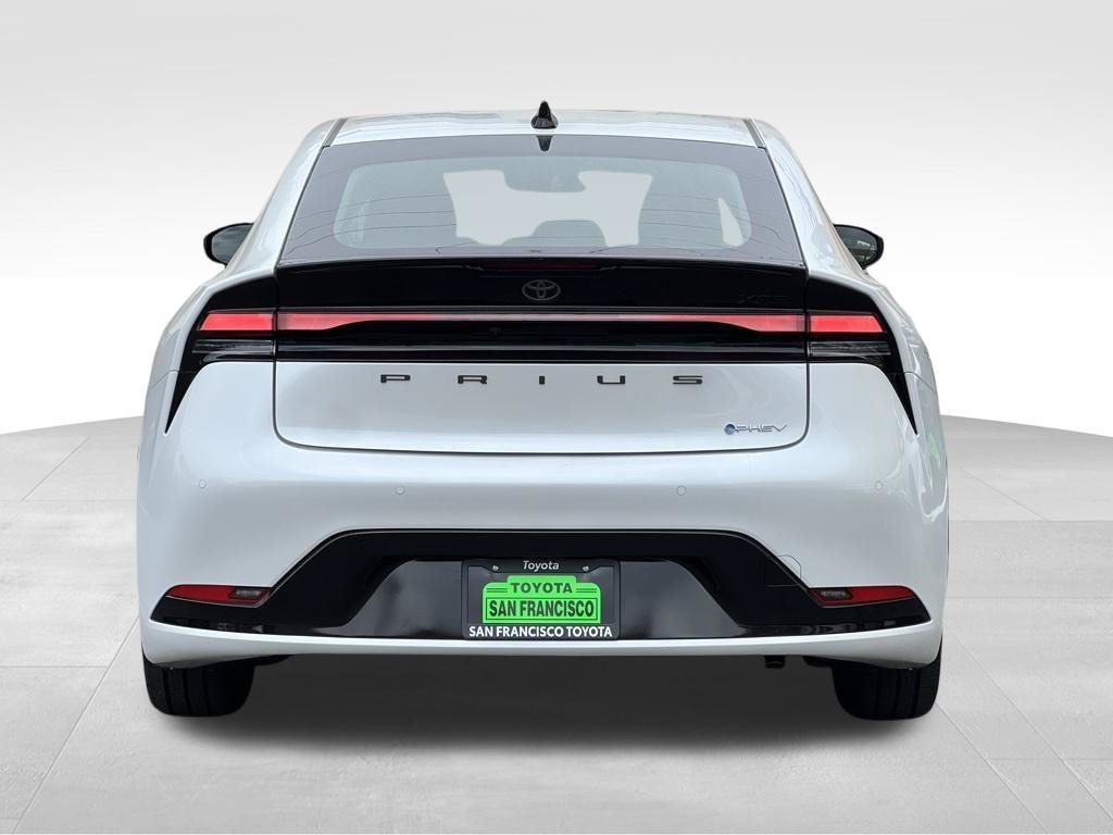New 2027 Toyota Prius Plug-In Hybrid FWD image 4