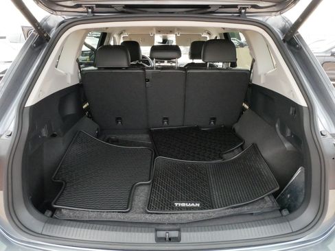 Used 2024 Volkswagen Tiguan SE AWD/4WD image 18