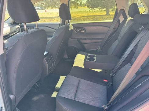 Used 2024 Nissan Rogue SV image 10