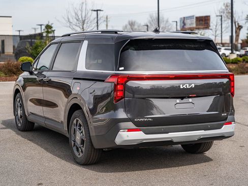 New 2026 Kia Carnival EX FWD image 3