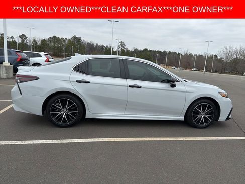 Used 2024 Toyota Camry SE image 11