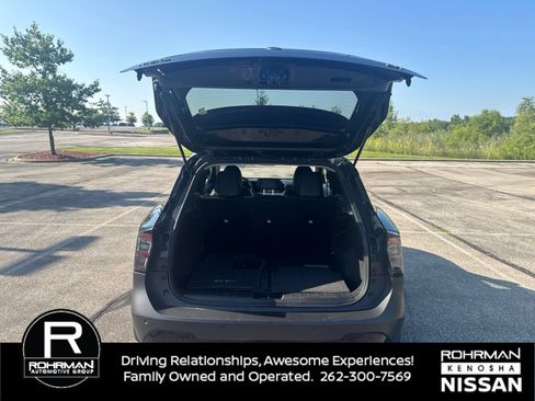 Used 2025 Nissan Kicks SR FWD image 12