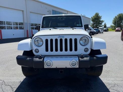 Used 2015 Jeep Wrangler Unlimited Sahara w/ Connectivity Group image 19