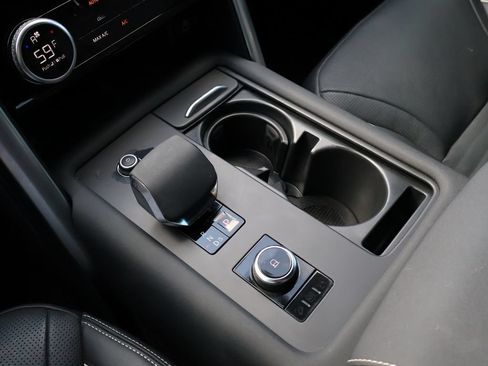 Used 2023 Land Rover Discovery Metropolitan Edition AWD/4WD image 28