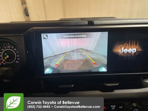 Used 2025 Jeep Gladiator Sport image 19