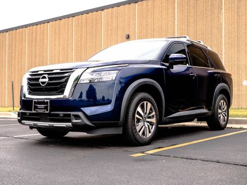 Used 2023 Nissan Pathfinder SL FWD image 4