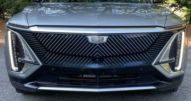 Used 2024 Cadillac Lyriq Luxury AWD/4WD image 11