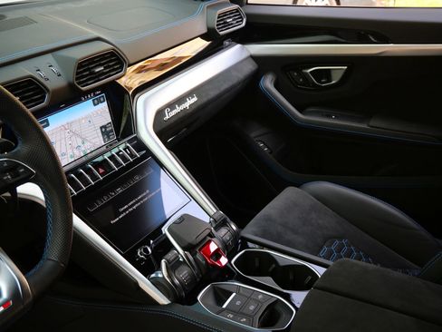 Used 2024 Lamborghini Urus S AWD/4WD image 16