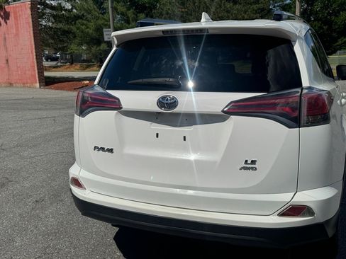 Used 2017 Toyota RAV4 LE AWD/4WD image 21