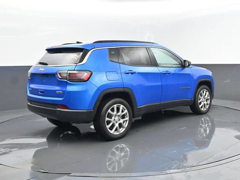 Used 2024 Jeep Compass Latitude w/ Sun and Sound Group AWD/4WD image 23