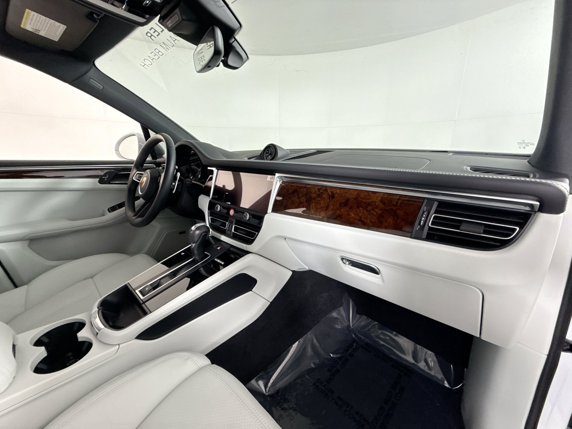 Used 2024 Porsche Macan AWD/4WD image 26