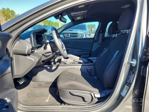Certified 2025 Hyundai Elantra Sport image 19