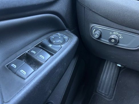 Used 2023 Chevrolet Equinox LT FWD image 36