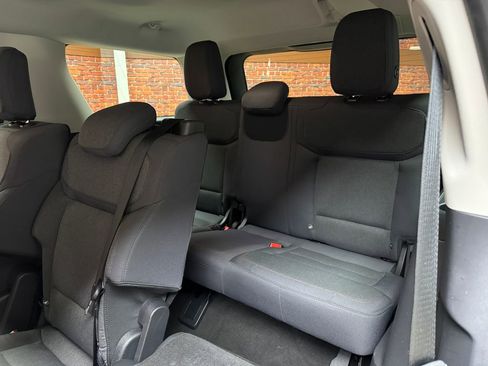 Used 2025 Ford Expedition Active image 3