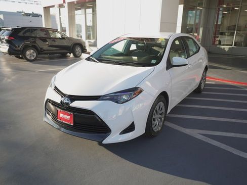 Used 2019 Toyota Corolla LE image 4