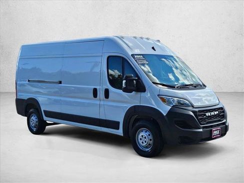 Used 2023 RAM ProMaster 2500 FWD image 3